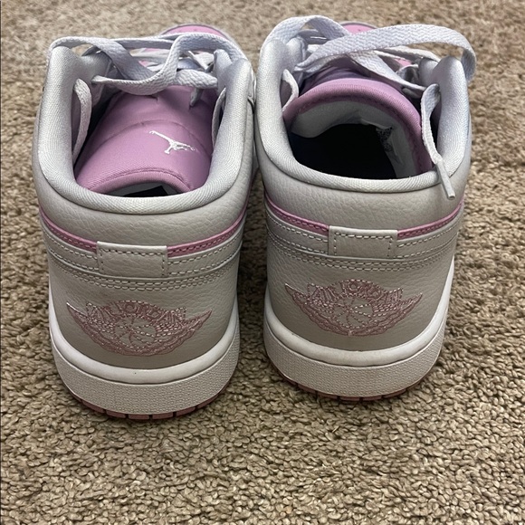 Women’s Jordan 1 Low Pink & Grey size 9 - Picture 5 of 6